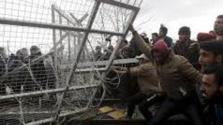 Беспорядки на границе Австрии и Италии устроили беженцы