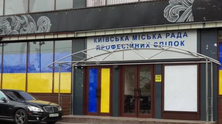 Незаконно открытое кафе на Майдане 