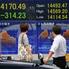 В Японии фондовые индексы упали на открытии торгов