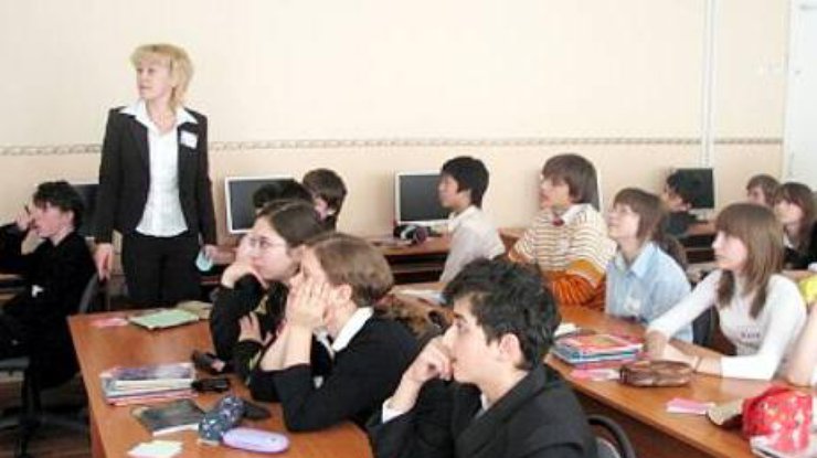 В России могут на месяц отложить учебный год