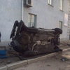 В Харькове Mercedes расплющило о столб (фото)