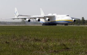 Самолет приземлился в Праге, где в него загрузят генератор с сопровождающим оборудованием общей массой 130 тонн