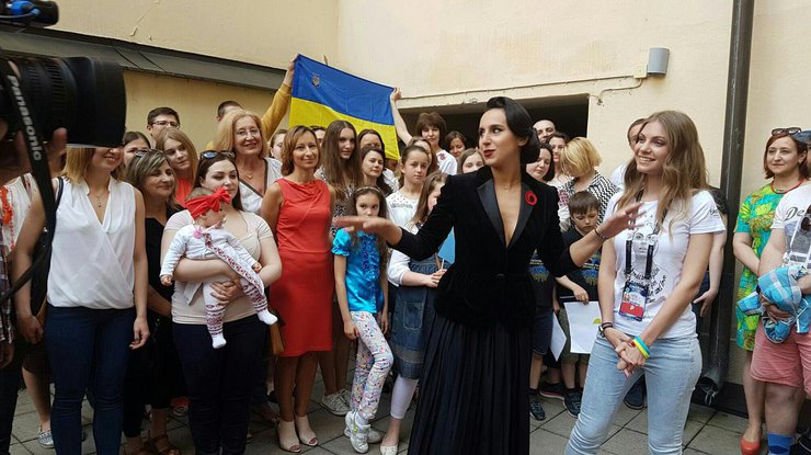 Джамала встретилась с украинской диаспорой в Швеции