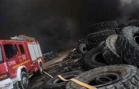 В  Испании пожар на свалке шин