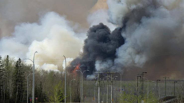 В Канаде из-за пожаров эвакуировали еще 8 тысяч человек