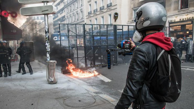 Во Франции люди протестуют против изменения законов о труде