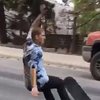 Скейтбордист чудом избежал гибели (видео)
