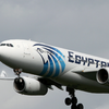 Спасатели находят вещи и обломки пропавшего в Средиземном море EgyptAir