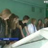 У Харкові випускники відмовились від випускного балу (відео)