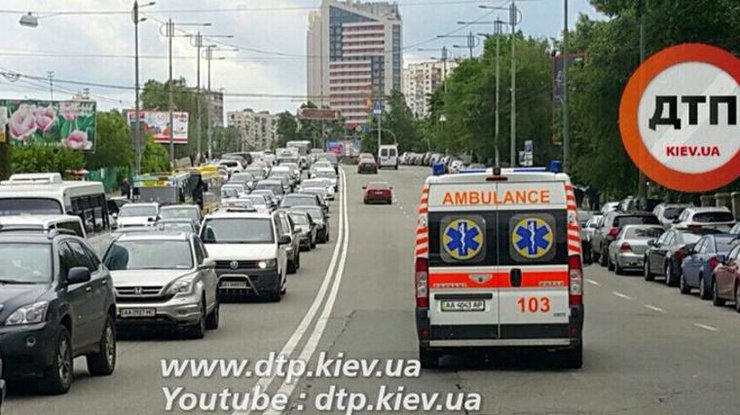 В центре Киева столкнулись три машины 