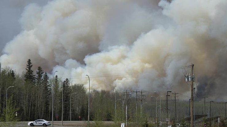 В Канаде пожары распространились на соседнюю провинцию
