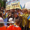 Сборная Украины во Францию отправилась в деловых костюмах (видео)