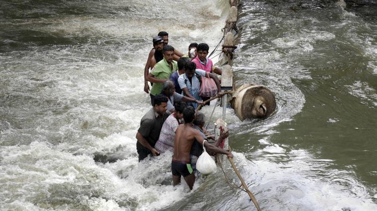 Число жертв наводнения на Шри-Ланке увеличилось до 92