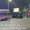 Под Киевом автомобиль влетел в отбойник, двое мужчин погибли (фото)