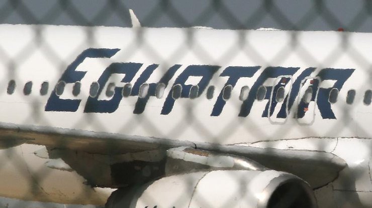 В Средиземном море пойман сигнал радиомаяка разбившегося EgyptAir