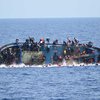 У берегов Ливии перевернулась лодка с 567 мигрантами (видео)