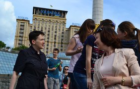Надежда Савченко искупалась в фонтане в центре Киева