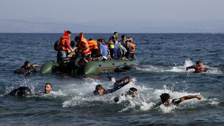 В Средиземном море снова перевернулось судно с мигрантами