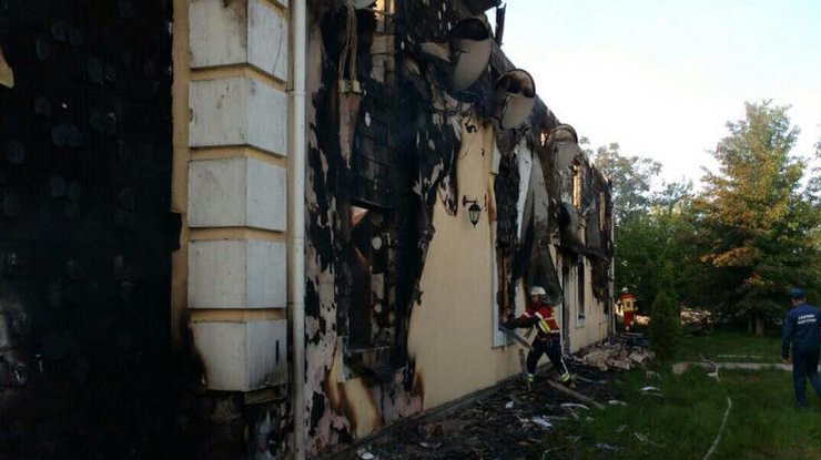 Под Киевом горит дом престарелых