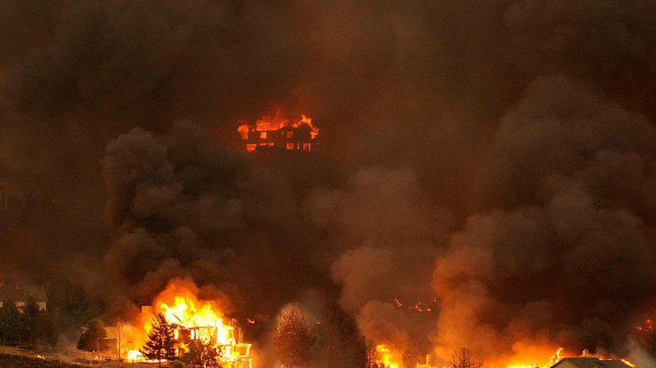 В Канаде эвакуируют жителей следующей провинции из-за лесных пожаров