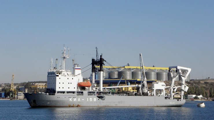 Корабль из России тайно перевозил танки через Босфор