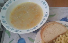 Гороховый суп, макароны, котлеты и хлеб (Украина) 