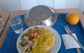 Курица карри, рис, овощи, апельсин (Швеция)