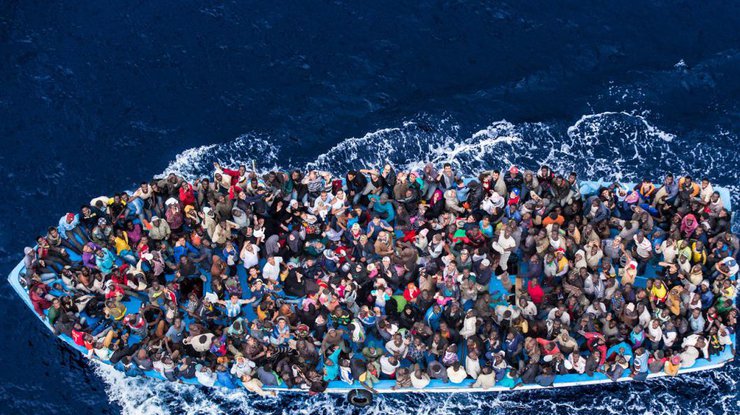 В Средиземном море спасли три тысячи мигрантов за два дня