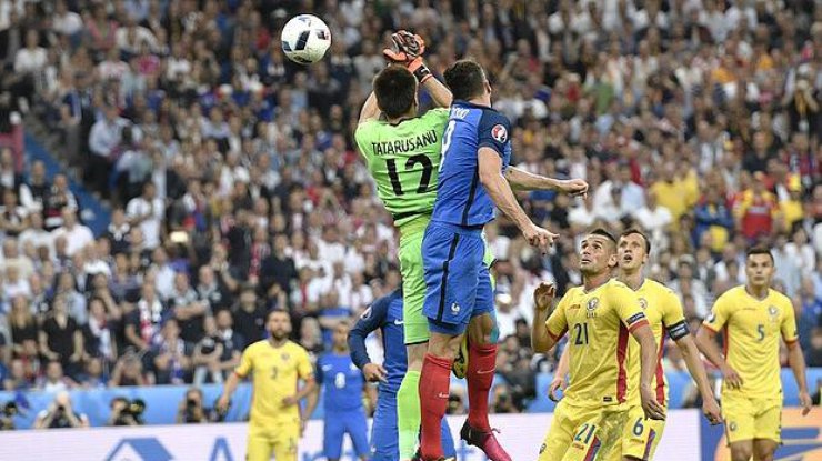 На исход первого матча Евро-2016 повлияла ошибка судьи - вратарь сборной Румынии