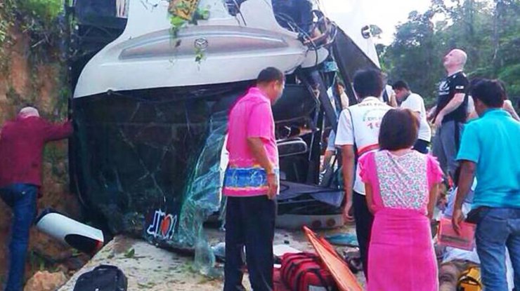В Таиланде в автобусе сгорели заживо 11 учителей