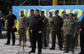 Военнослужащих поздравил почетный командир полка "Азов" / Фото: "Азов"