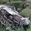 В Индии автобус сорвался в пропасть: 30 погибших