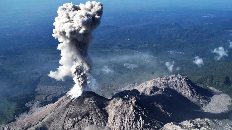 Мексика и Гватемала тревожно наблюдают за извержением вулкана