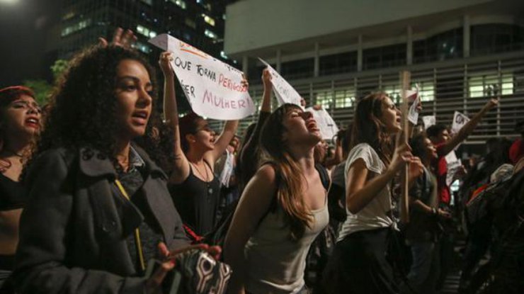 Тысячи бразильянок устроили протест против насилия 