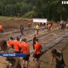 В Німеччині 12 тисяч людей бігали у багнюці
