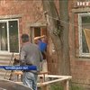 Волонтери на Буковині відновлюють будинок для ветерана АТО
