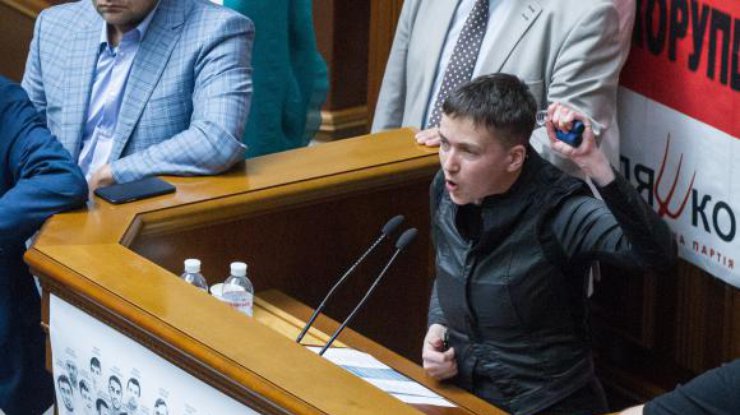 Савченко заявила, что  не будет разговаривать с народом через российских журналистов 
