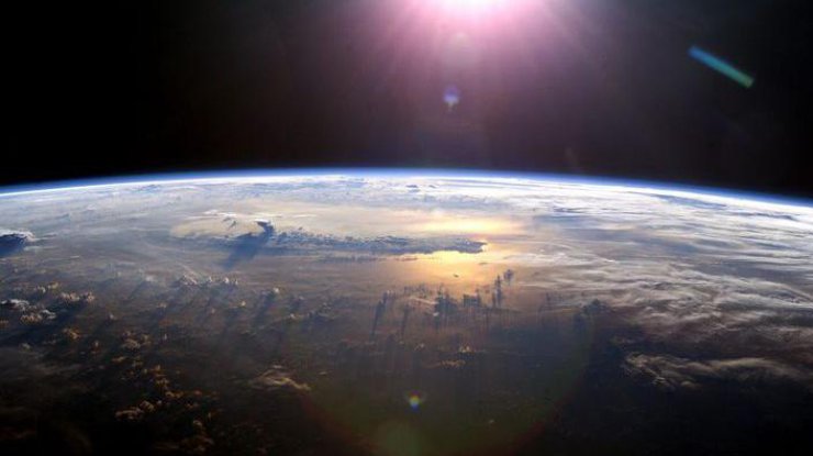 Ветер космоса может лишить Землю влаги. Фото pinterest.com