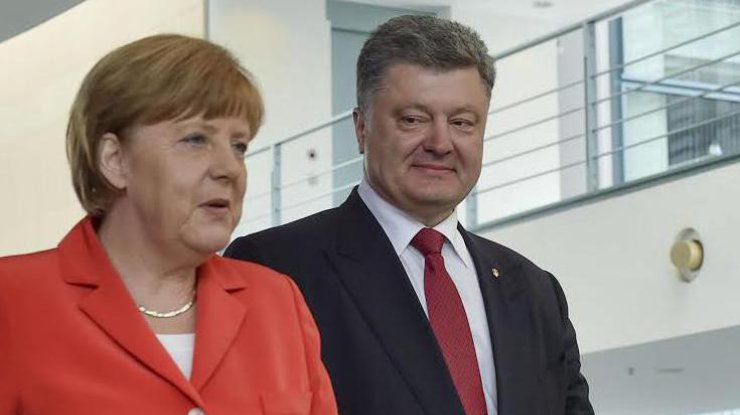 Порошенко обсудил с Меркель санкции против России 