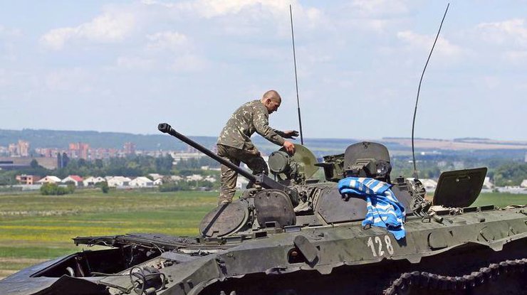 Украинские военные ответили огнем боевикам 