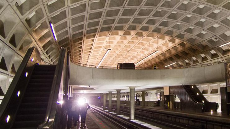 В метро Вашингтона прорвались потоки воды 