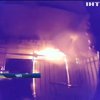 Пожежні у Чилі витягли з палаючого будинку жінку
