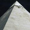 В Канаде летающая пирамида преследовала самолет (видео)