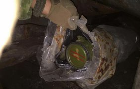 На Донбассе обнаружен тайник с российским оружием