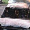 В Киеве дотла сгорели два внедорожника (фото)