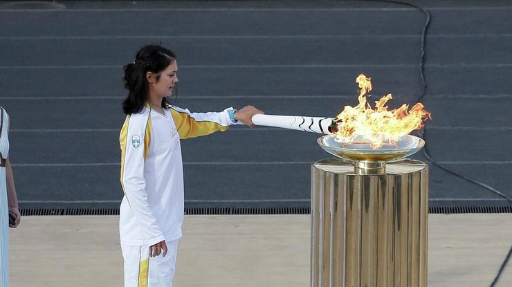 В Бразилии арестовали мужчину за попытку потушить олимпийский огонь