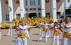 В Луганской области отпраздновали День Конституции Украины