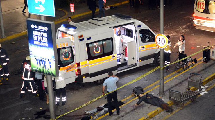 ИГИЛ взяла на себя ответственность за взрывы в аэропорту Стамбула