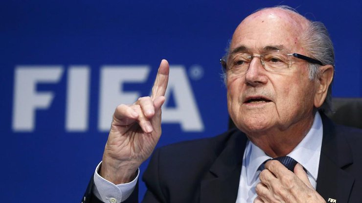 Руководство ФИФА повышало себе зарплату и выписывало всевозможные бонусы