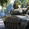 На Донбассе террористы из танков обстреляли военных 